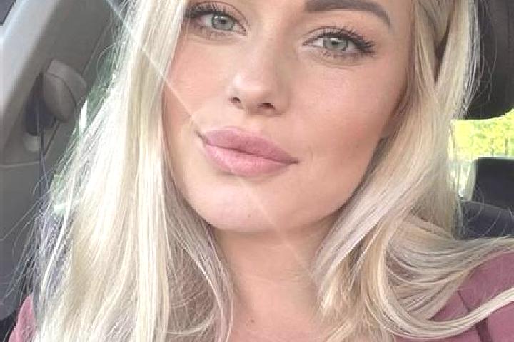 Sofia, 35, a blonde hazel-eyed mixed companion based in Grossbockedra. Offering Striptease, Travel Companion, Prostate Massage, Couples. Available for incall...