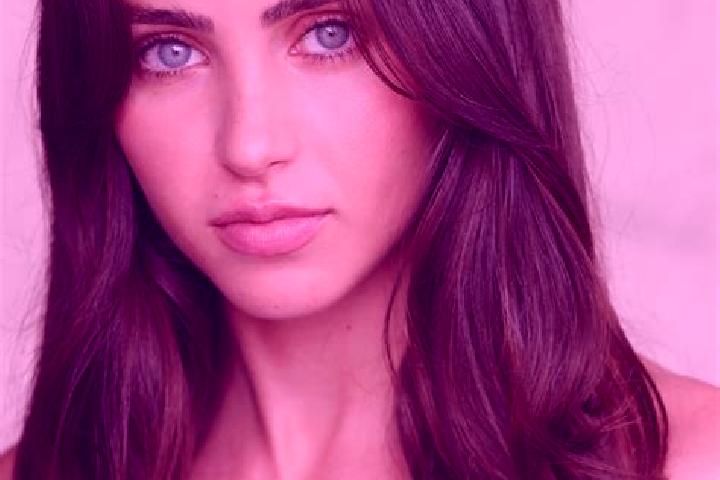 Sofia, 35, a brunette amber-eyed mixed companion based in Los Rios. Offering A-Level, Duos, Deep French Kissing. Available for incall and outcall, day and ev...