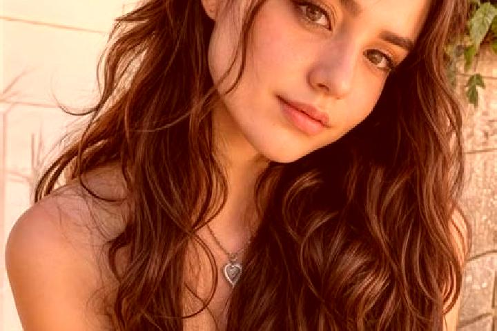 Sofia, 35, a red hazel-eyed middle eastern companion based in Fort Lupton. Offering Massage, OWO, Erotic Massage. Available for incall and outcall, day and e...