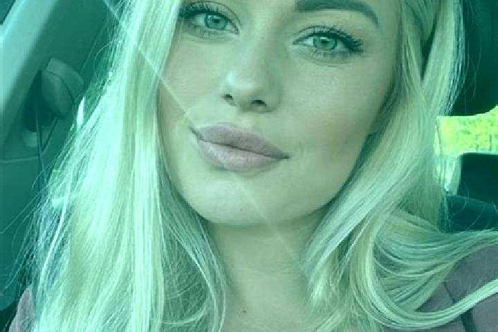 Sofia, 38, a dark blonde hazel-eyed mediterranean companion based in Esquay-Notre-Dame. Offering Domination, Couples, 69. Available for incall and outcall, o...