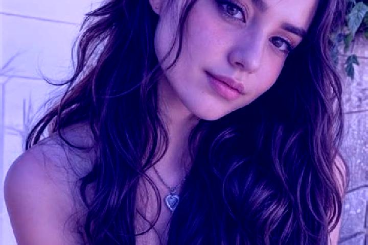 Sophia, 20, a auburn grey-eyed asian companion based in Cujmiru Mic. Offering Dinner Date, A-Level, Domination, Party Girl. Available for incall and outcall,...