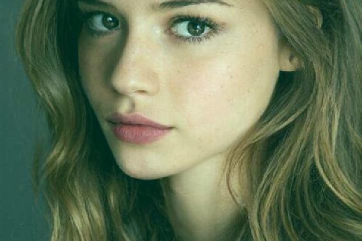 Sophia, 22, a auburn hazel-eyed caucasian companion based in Sparta. Offering Erotic Massage, Girlfriend Experience, Dinner Date, Party Girl. Available for i...