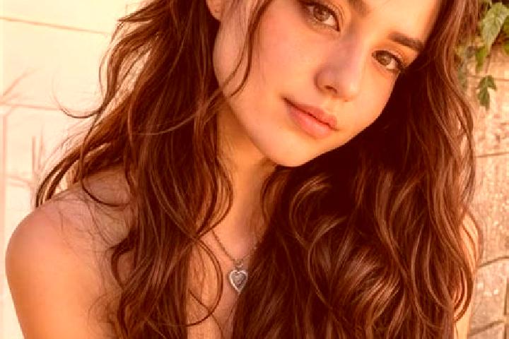 Sophia, 23, a auburn green-eyed middle eastern companion based in Forone. Offering Erotic Massage, Deep French Kissing, OWO, BDSM, Massage. Available for inc...
