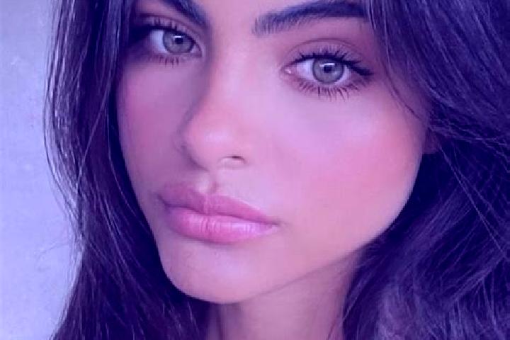 Sophia, 23, a brunette grey-eyed indian companion based in Placetas. Offering A-Level, Duos, Tantra, GFE. Available for incall and outcall, day and evening d...