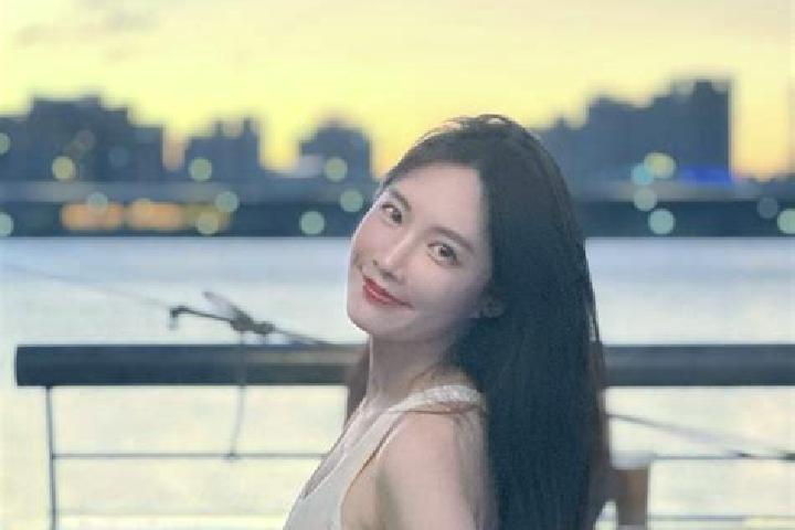 Sophia, 23 — Escort in Lab, China