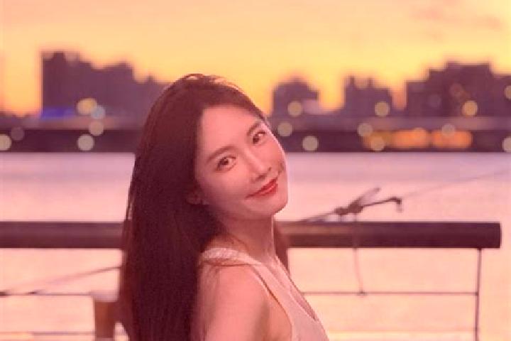 Sophia, 23 — Escort in Xijiadian, China