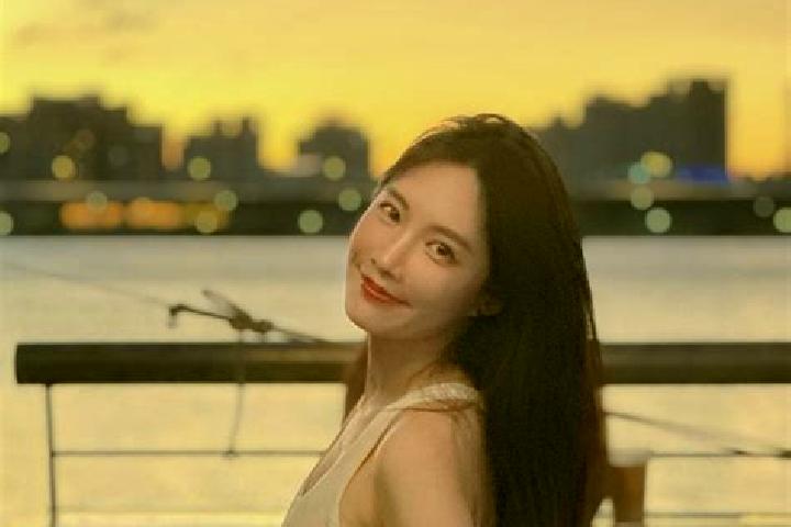 Sophia, 23 — Escort in Xionghe, China