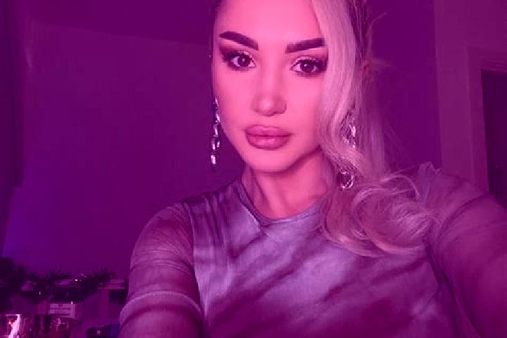 Sophia, 24, a chestnut amber-eyed slavic companion based in Cuitzitan. Offering Travel Companion, A-Level, Deep French Kissing, Prostate Massage, Striptease....