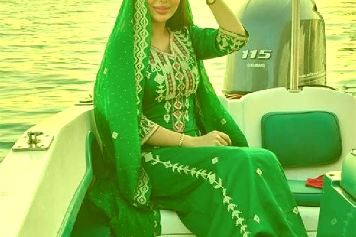 Sophia, 24 — Escort in Bandar-e Kong, Iran