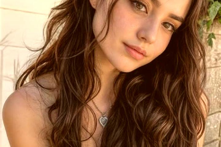 Sophia, 25, a auburn hazel-eyed european companion based in Barrio de Muno. Offering 69, Dinner Date, CIM, BDSM, OWO. Available for incall and outcall, day a...