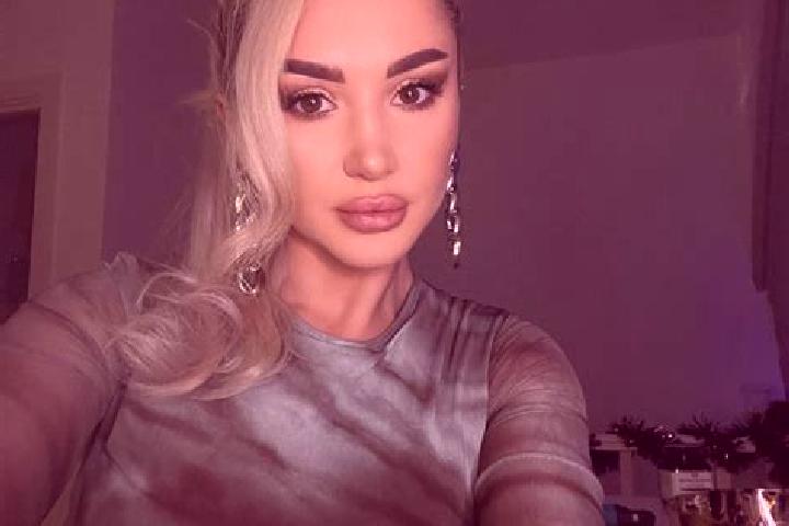 Sophia, 25, a blonde amber-eyed mediterranean companion based in Arrach. Offering GFE, Party Girl, Fetish, Couples, Travel Companion. Available for incall an...