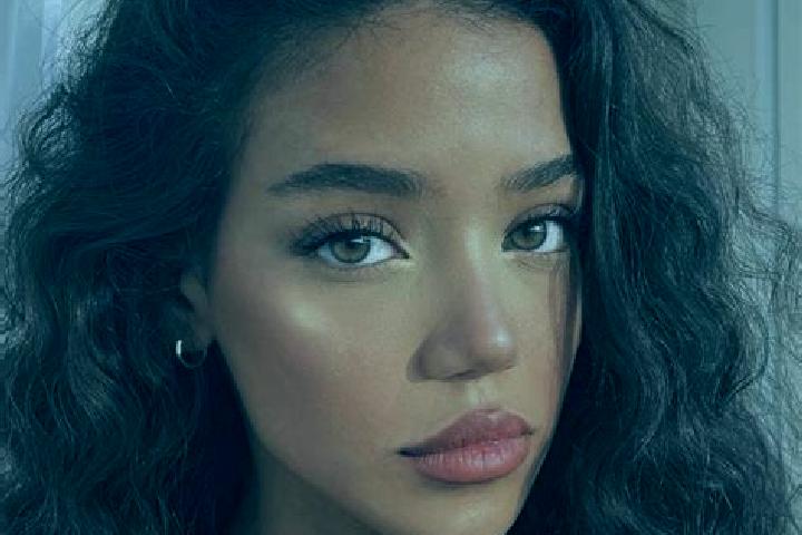 Sophia, 25, a red brown-eyed caribbean companion based in Caunes-Minervois. Offering Fetish, Dinner Date, Travel Companion, 69, Roleplay. Available for incal...
