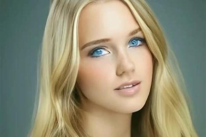Sophia, 26, a blonde brown-eyed mediterranean companion based in Laascaanood. Offering Party Girl, GFE, A-Level. Available for incall and outcall, day and ev...