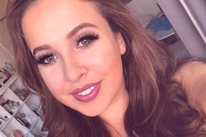 Sophia, 26, a chestnut green-eyed latina companion based in Bughea de Sus. Offering OWO, Domination, Girlfriend Experience, Dinner Date. Available for incall...