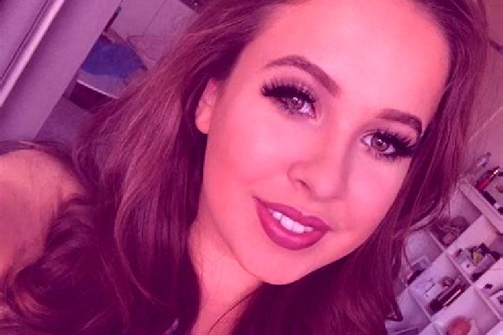 Sophia, 28, a red grey-eyed caribbean companion based in Blaringhem. Offering Striptease, Overnight, Travel Companion. Available for incall and outcall, over...