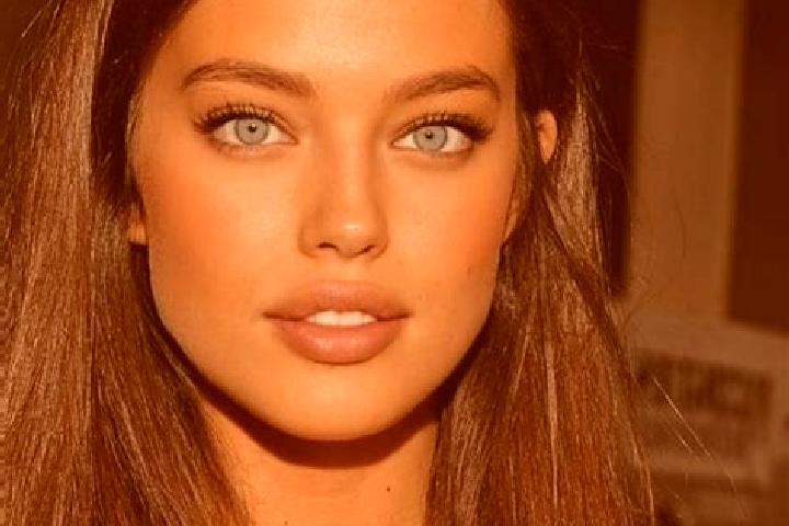 Sophia, 29, a chestnut green-eyed european companion based in Oebai. Offering Duos, Erotic Massage, A-Level, Striptease, Travel Companion. Available for inca...