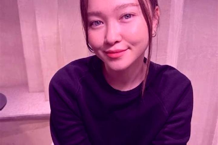 Sophia, 30, a dark blonde blue-eyed asian companion based in Lehrte. Offering OWO, Deep French Kissing, Domination, Massage, 69. Available for incall and out...