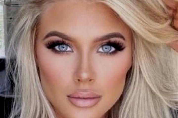 Sophia, 31, a platinum blonde grey-eyed slavic companion based in Tauteu. Offering A-Level, Erotic Massage, Deep French Kissing, CIM, Tantra. Available for i...