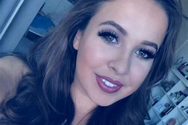 Sophia, 31, a red brown-eyed slavic companion based in Padangtepung. Offering Domination, Girlfriend Experience, Dinner Date, Striptease. Available for incal...