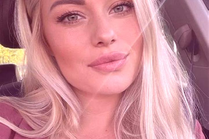 Sophia, 33, a blonde hazel-eyed caucasian companion based in Bourran. Offering OWO, Domination, CIM, Erotic Massage, Tantra. Available for incall and outcall...
