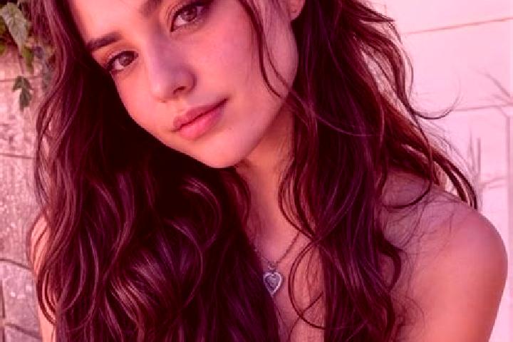 Sophia, 34, a auburn amber-eyed middle eastern companion based in Nova Ubirata. Offering Striptease, Erotic Massage, Deep French Kissing, Overnight, Prostate...