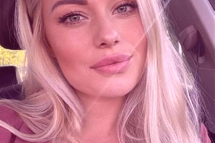 Sophia, 34, a blonde hazel-eyed mediterranean companion based in Jurien Bay. Offering Domination, Prostate Massage, 69, Party Girl, Deep French Kissing. Avai...
