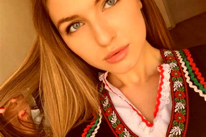 Sophia, 34, a dark blonde green-eyed slavic companion based in Kongjiang. Offering Deep French Kissing, Fetish, A-Level, Dinner Date. Available for incall an...
