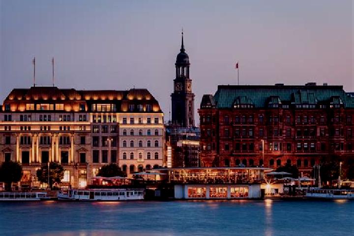 Sophia, 35 — Escort in Jaerbo, Sweden