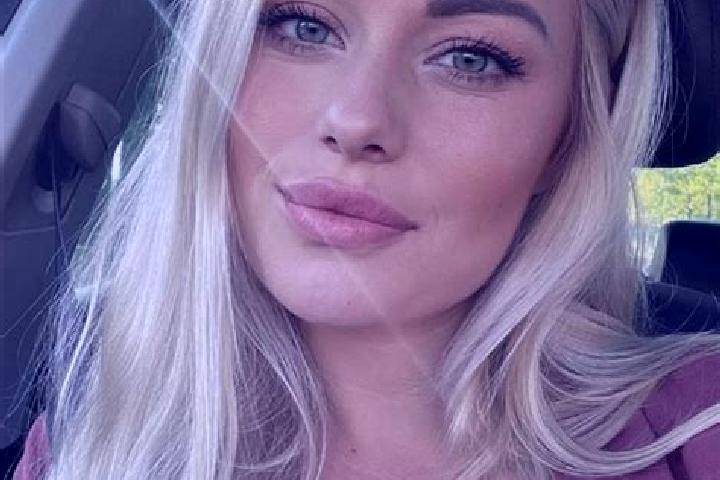 Sophia, 36, a blonde hazel-eyed slavic companion based in Anitapolis. Offering Dinner Date, Massage, BDSM. Available for incall and outcall, overnight bookin...