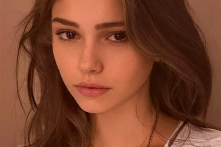 Sophia, 36, a chestnut hazel-eyed slavic companion based in Zavodivka. Offering Roleplay, Massage, Travel Companion, Overnight, Couples. Available for incall...