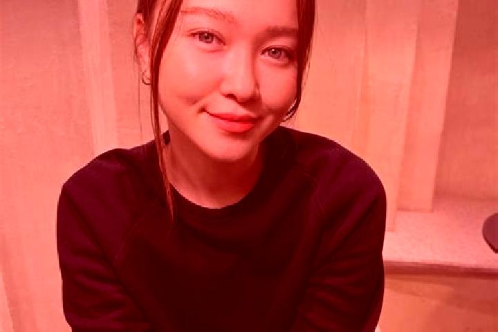 Sophia, 36, a dark blonde blue-eyed asian companion based in Sunnybank. Offering Party Girl, Massage, Roleplay. Available for incall and outcall, overnight b...