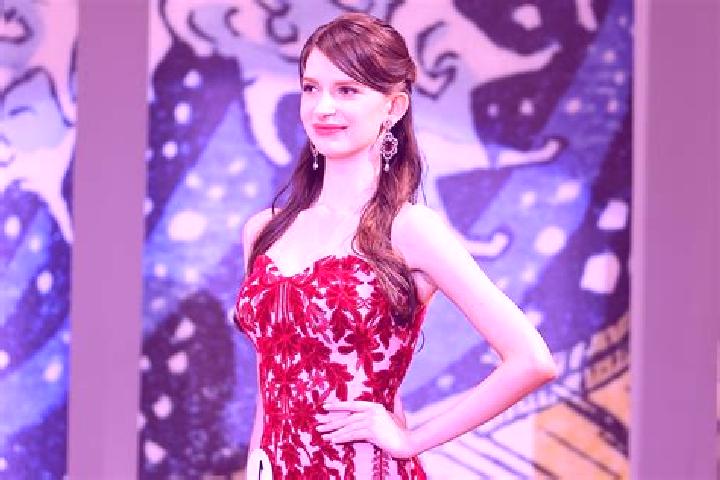 Sophia, 38, a auburn blue-eyed ebony companion based in Ukrainka. Offering BDSM, Party Girl, Massage, Fetish. Available for incall and outcall, day and eveni...