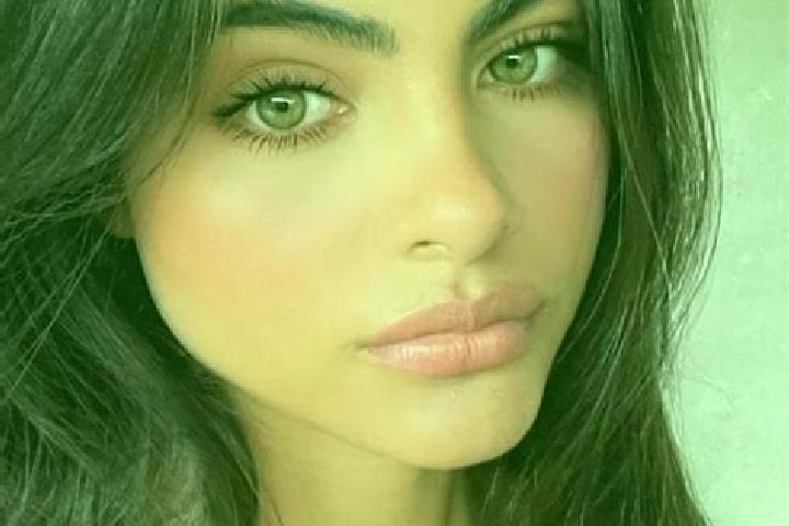Sophia, 38, a brunette grey-eyed indian companion based in Saint-Thual. Offering Striptease, Massage. Available for incall and outcall, day and evening dates.
