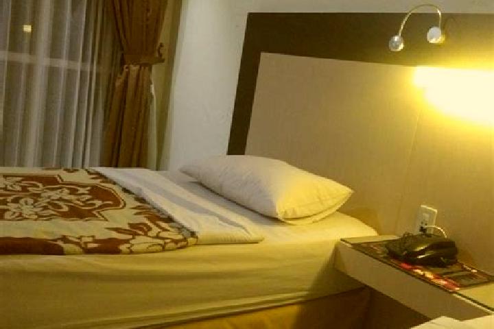 Stella, 20 — Escort in Karangmangu, Indonesia