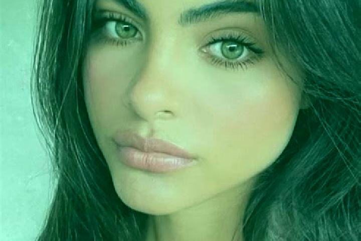 Stella, 21, a black hazel-eyed european companion based in Barberena. Offering Duos, Erotic Massage. Available for incall and outcall, day and evening dates.