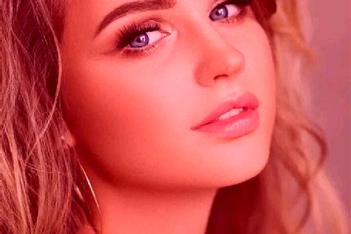 Stella, 21, a dark blonde blue-eyed asian companion based in Gbatongouen. Offering CIM, Party Girl, Deep French Kissing, Dinner Date. Available for incall an...