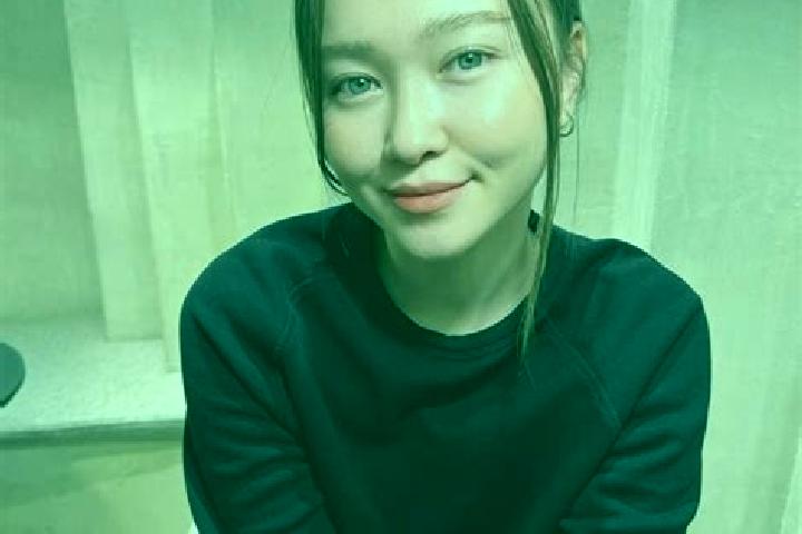 Stella, 22, a dark blonde blue-eyed asian companion based in Eci. Offering Massage, Tantra, Overnight. Available for incall and outcall, overnight bookings a...
