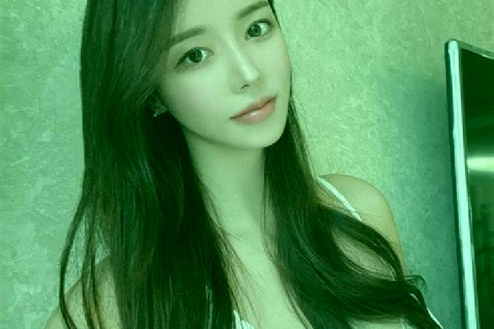 Stella, 22 — Escort in Singwang, South Korea
