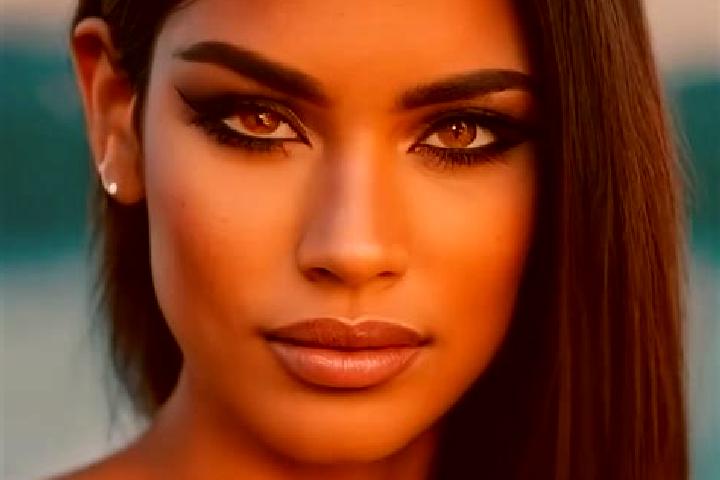 Stella, 23, a auburn amber-eyed latina companion based in Belleville. Offering Dinner Date, Fetish, A-Level, Tantra. Available for incall and outcall, day an...