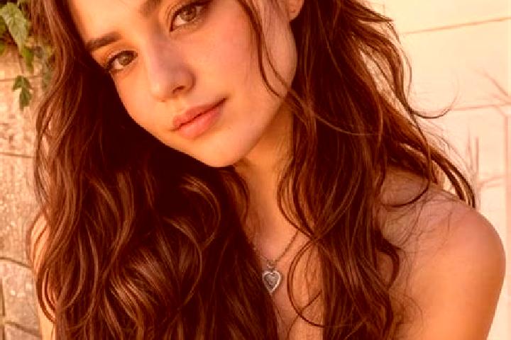 Stella, 25, a auburn amber-eyed caucasian companion based in Sipilou. Offering Prostate Massage, Overnight, Deep French Kissing, Travel Companion, Dinner Dat...