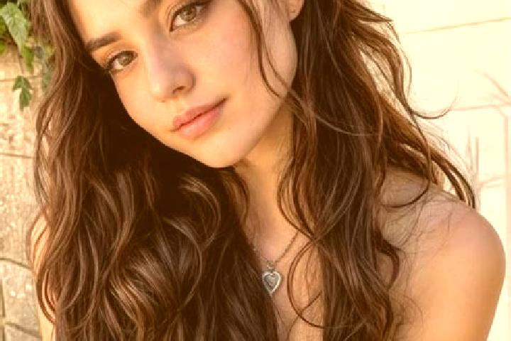 Stella, 25, a auburn hazel-eyed mediterranean companion based in Motru Sec. Offering Fetish, CIM, Deep French Kissing, Couples. Available for incall and outc...