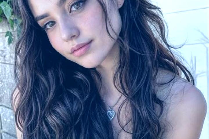 Stella, 25, a brunette hazel-eyed caucasian companion based in Jaumave. Offering Deep French Kissing, Couples, Erotic Massage, Striptease. Available for inca...