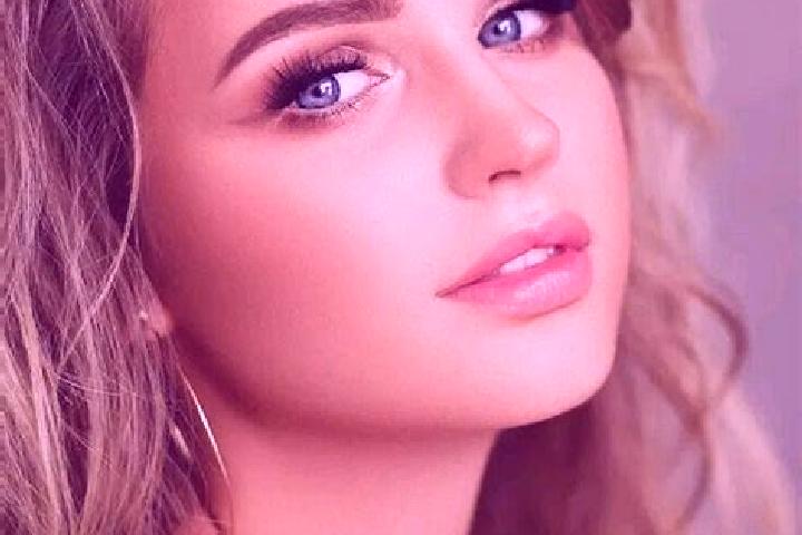 Stella, 25, a dark blonde blue-eyed mediterranean companion based in Jameswood. Offering Fetish, Travel Companion, CIM, Dinner Date. Available for incall and...