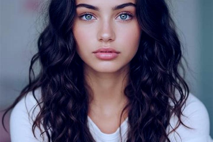 Stella, 26, a auburn amber-eyed mediterranean companion based in Amondara. Offering Dinner Date, Travel Companion, Prostate Massage, Erotic Massage. Availabl...