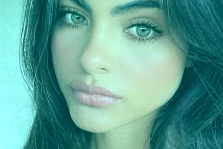 Stella, 26, a black dark-eyed indian companion based in Yavuzlu. Offering Overnight, Roleplay. Available for incall and outcall, day and evening dates.