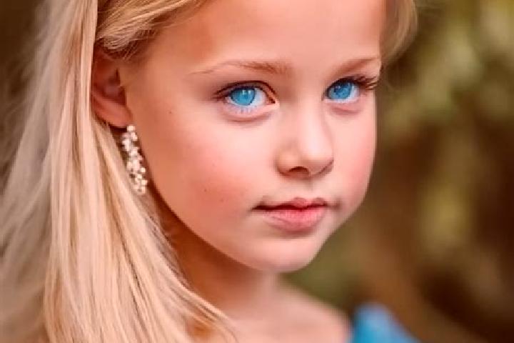 Stella, 27, a blonde blue-eyed mixed companion based in Valley. Offering Couples, CIM. Available for incall and outcall, day and evening dates.