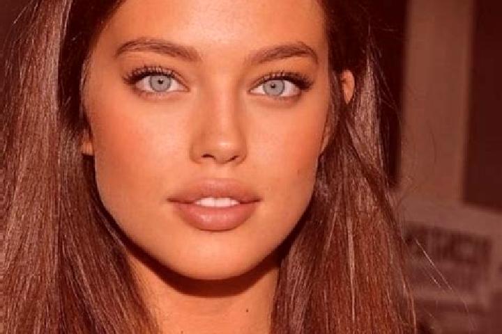 Stella, 27, a chestnut green-eyed caucasian companion based in Torres. Offering GFE, Dinner Date, Overnight. Available for incall and outcall, day and evenin...