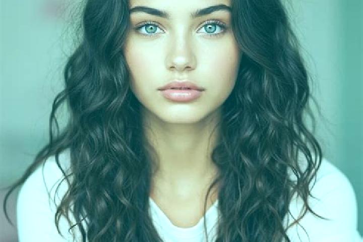 Stella, 27, a dark blonde hazel-eyed mediterranean companion based in Bandariba. Offering Party Girl, Erotic Massage, Couples, Domination. Available for inca...