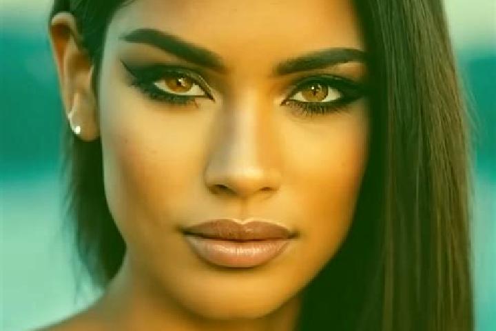 Stella, 28, a dark blonde amber-eyed latina companion based in Borrentin. Offering Massage, Erotic Massage, Roleplay, Duos. Available for incall and outcall,...