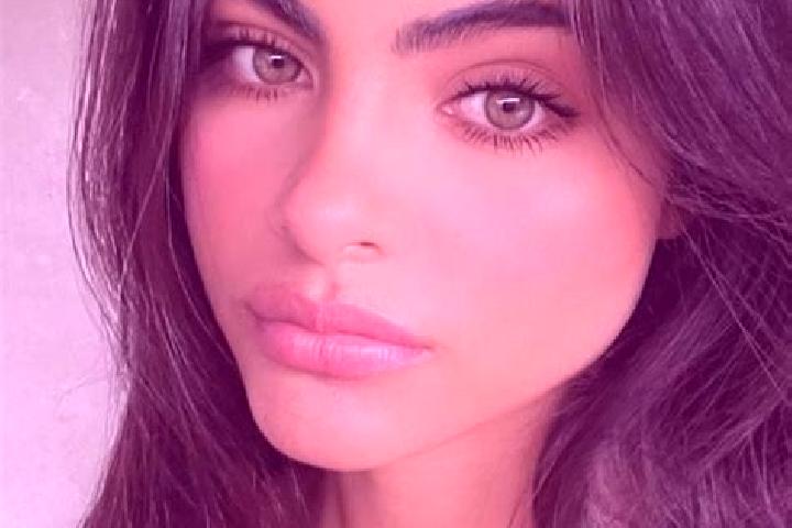 Stella, 30, a brunette green-eyed mediterranean companion based in Namileh. Offering Striptease, Erotic Massage, CIM. Available for incall and outcall, overn...